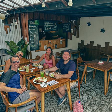 Dong Paloh Hostel Munduk Εξωτερικό φωτογραφία