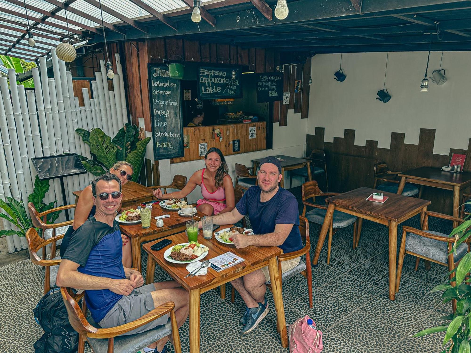 Dong Paloh Hostel Munduk Εξωτερικό φωτογραφία