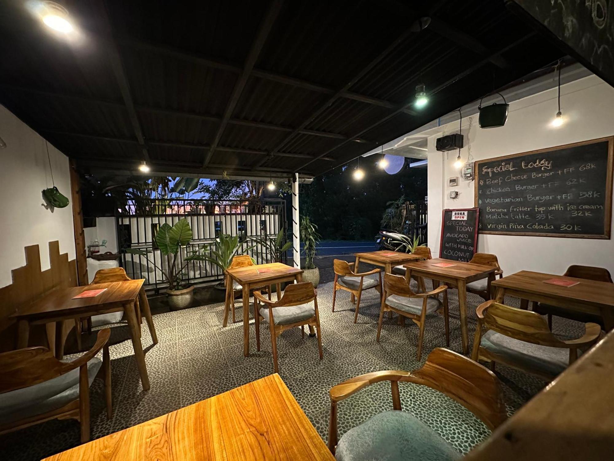 Dong Paloh Hostel Munduk Εξωτερικό φωτογραφία