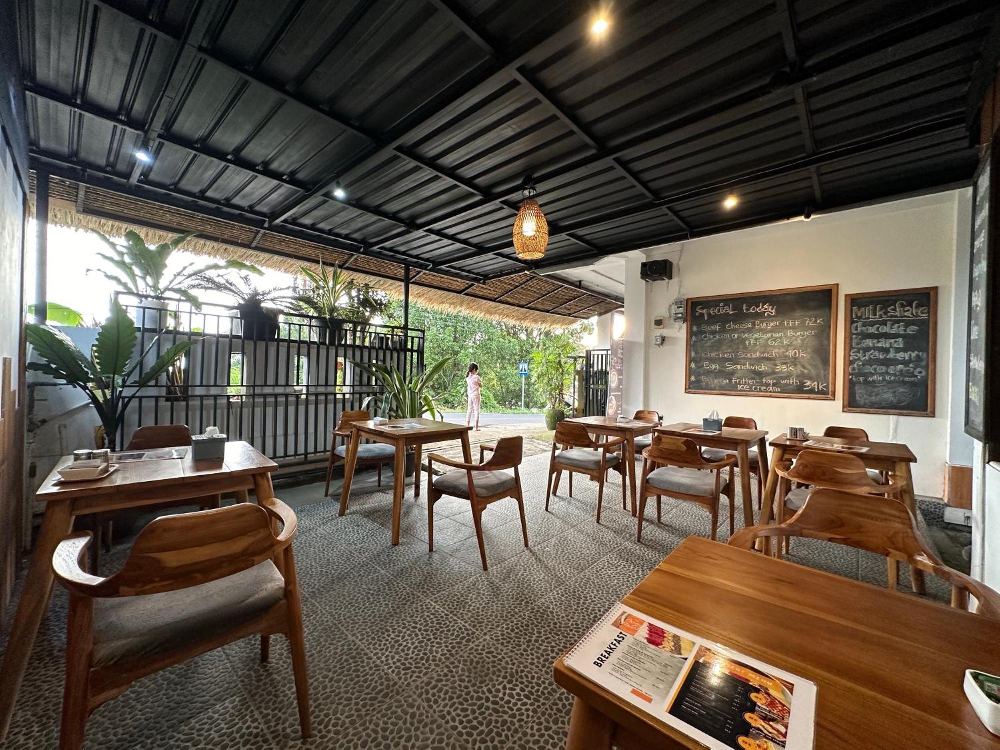 Dong Paloh Hostel Munduk Εξωτερικό φωτογραφία